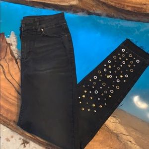 NWT Tinseltown Studded Jeans ❤️🔥